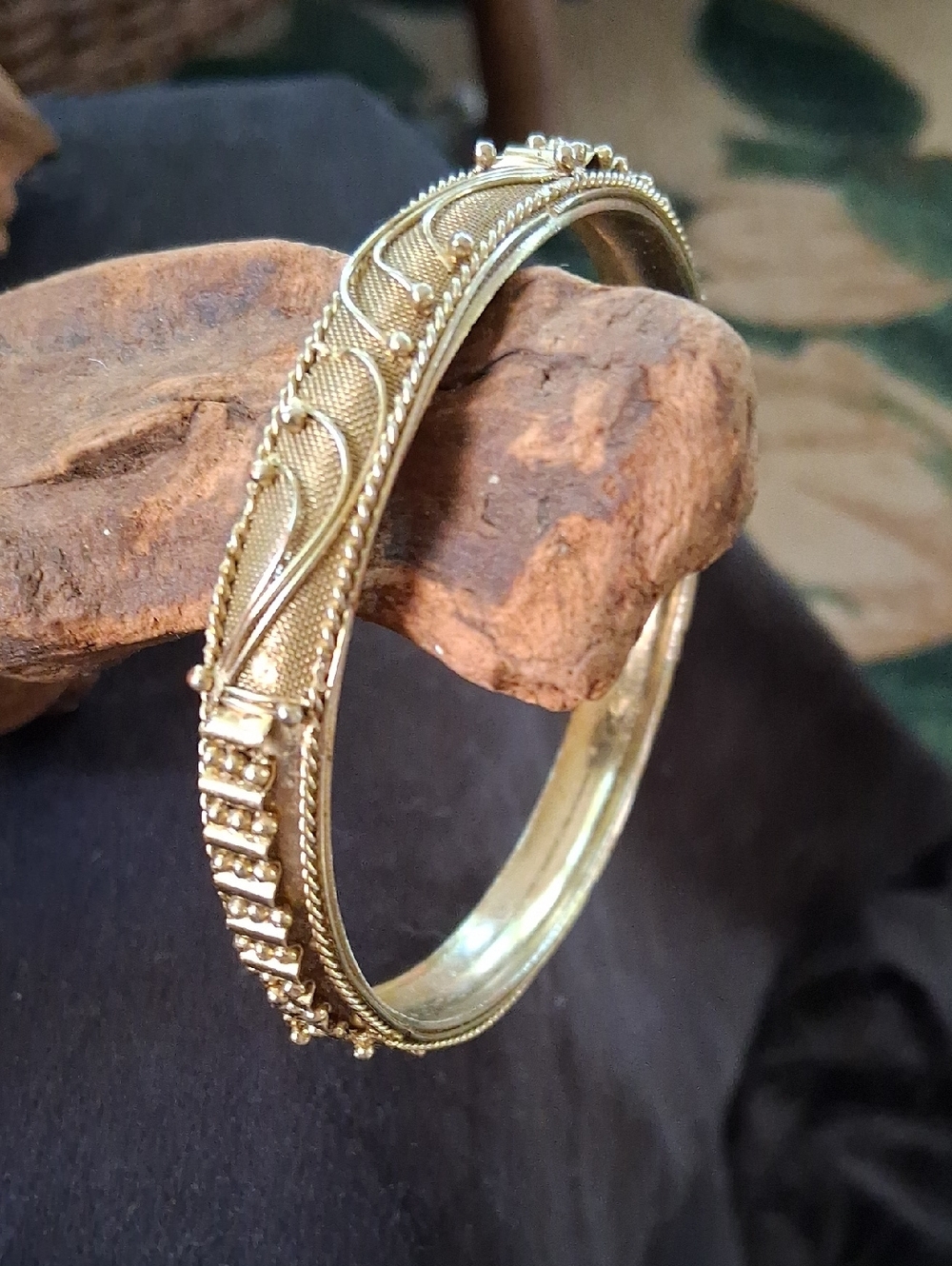 Vintage Gold Filigree Women's Bangle Bracelet - Picture 1 of 2